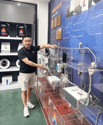 從千萬(wàn)粉絲追捧到熱能技術(shù)革新 解碼洛易詩(shī)如何成為美業(yè)紀(jì)錄片中的“發(fā)廊神器”